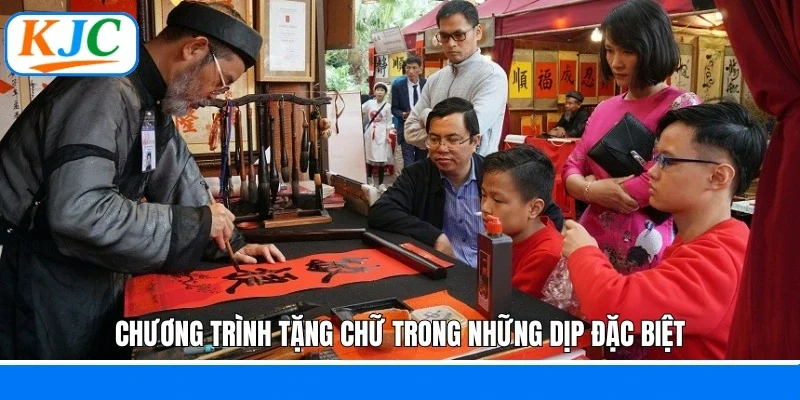 Chương trình tặng chữ trong những dịp đặc biệt